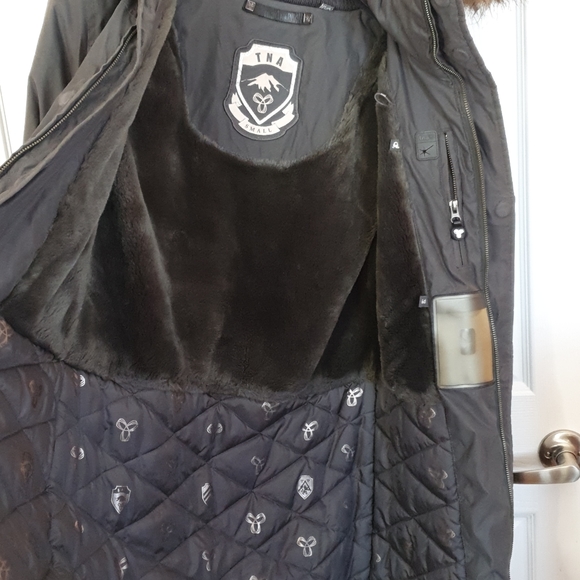 Aritzia TNA Women's Winter Parka - Picture 4 of 8